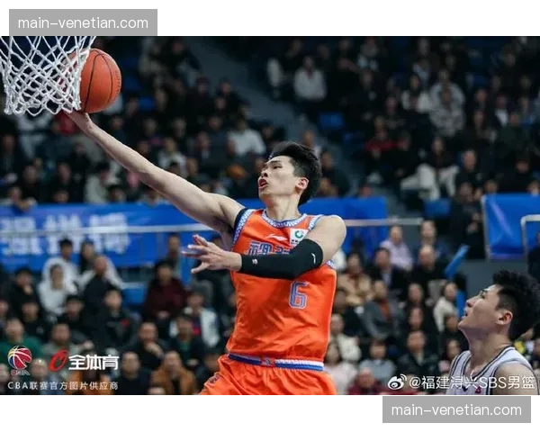 福建晋江文旅对阵青岛崂山啤酒，邹阳14+8篮板表现稳健